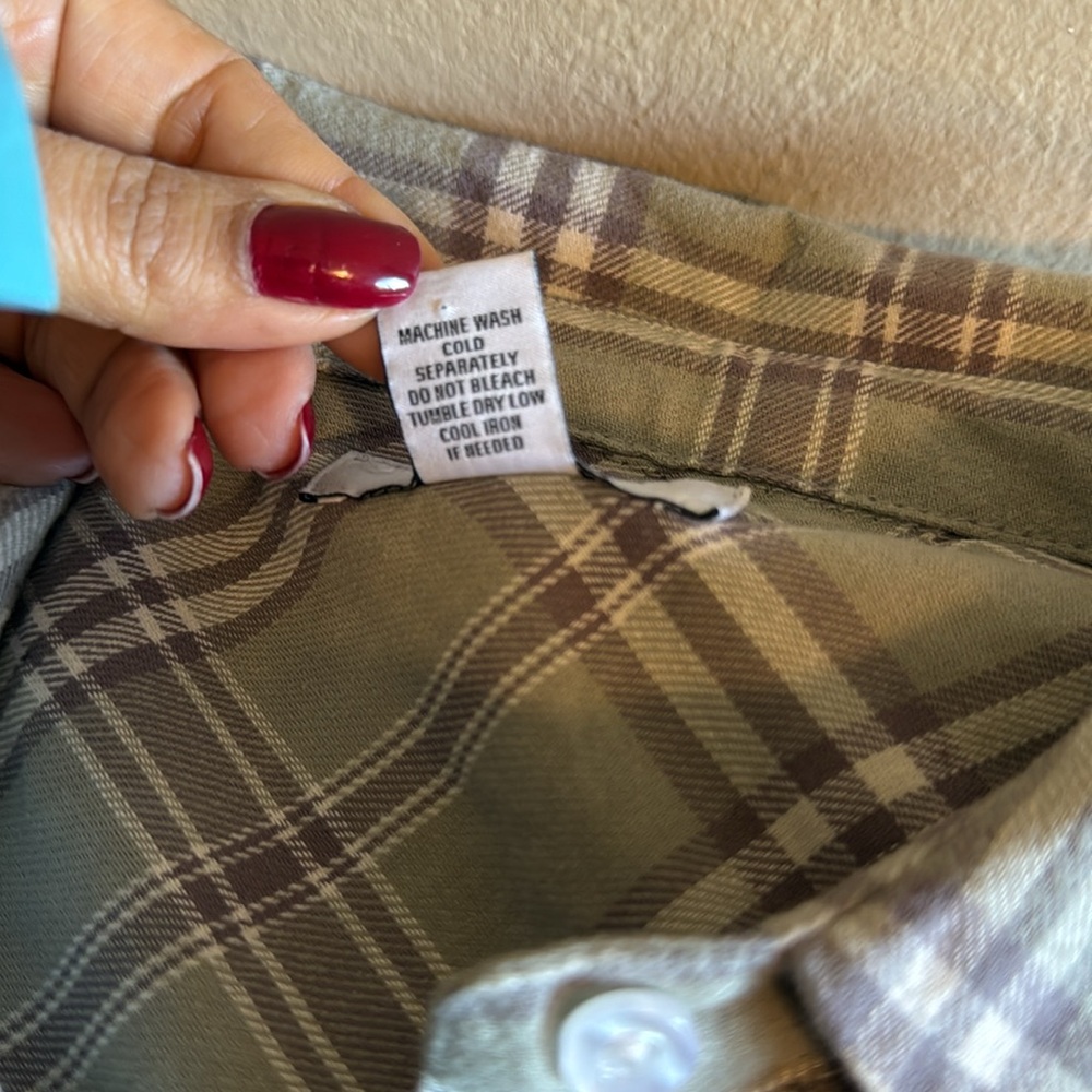 RSQ Women’s Flannel Cropped Button Down Top New No Tag Plaid Size Medium - Picture 7 of 14